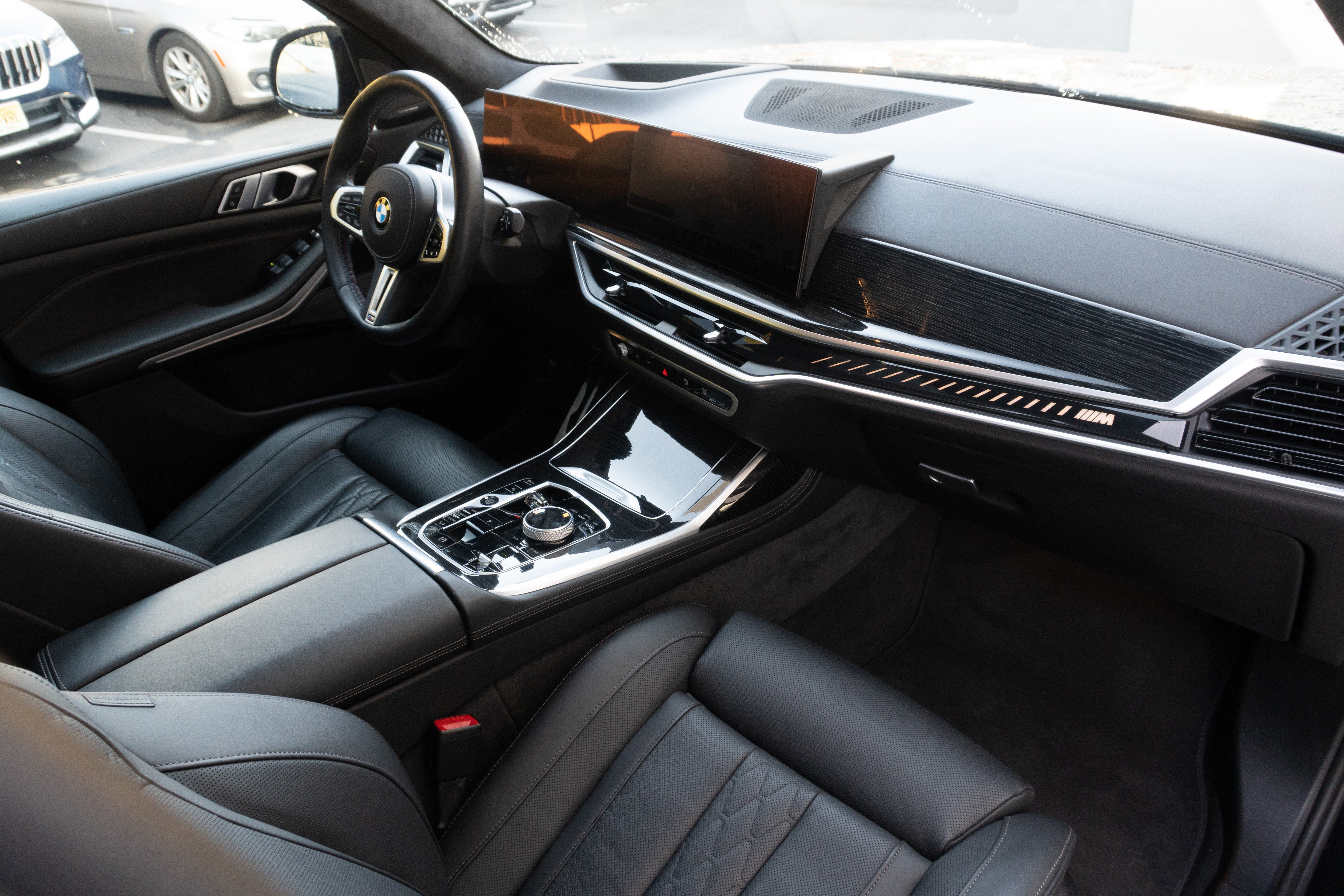 Certified 2025 BMW X7 M60i AWD/4WD image 11