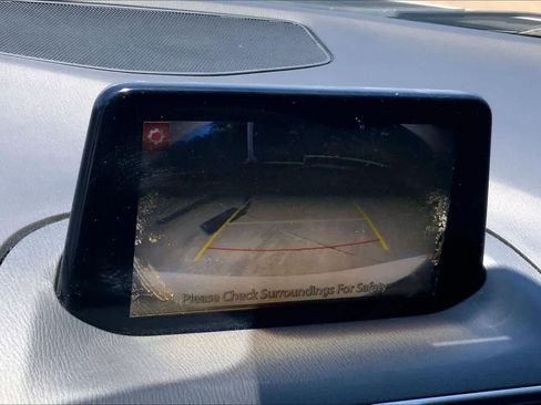 Used 2018 MAZDA MAZDA3 Touring FWD image 27