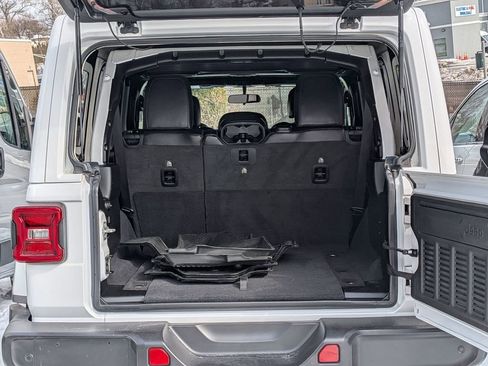 Used 2021 Jeep Wrangler Unlimited Sahara image 7