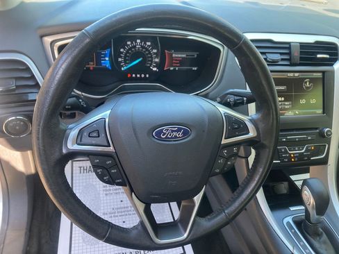 Used 2016 Ford Fusion SE image 18