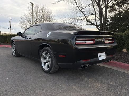 Used 2018 Dodge Challenger SXT image 6