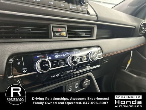 Used 2025 Honda Pilot Sport image 8