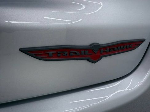 Used 2025 Jeep Compass Trailhawk AWD/4WD image 12