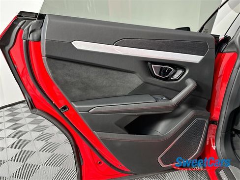 Used 2020 Lamborghini Urus Base image 44