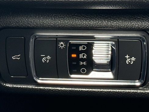 Used 2022 Lincoln Corsair Standard 4D Sport Utility w/ Equipment Group 101A image 13