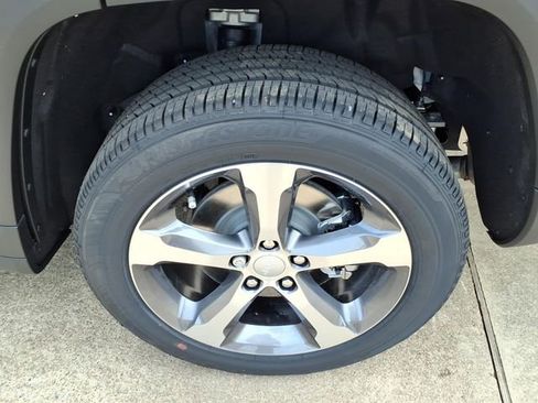 New 2026 Jeep Grand Cherokee L Limited image 19