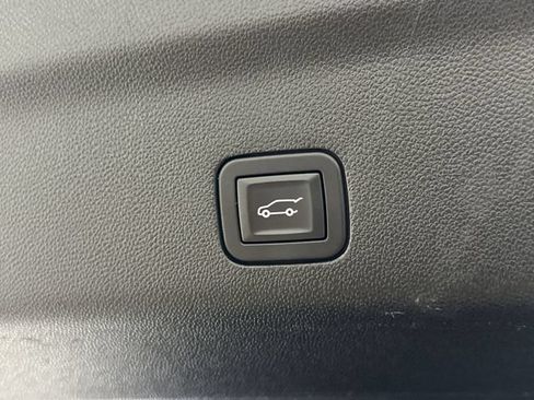 Certified 2025 Chevrolet Suburban High Country AWD/4WD image 31