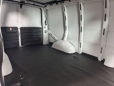 New 2026 Chevrolet Express 2500 image 10