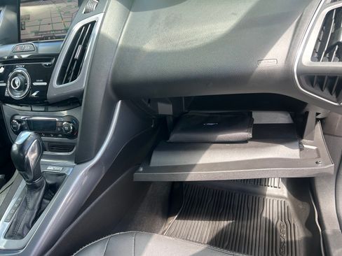 Used 2014 Ford Focus Titanium FWD image 21