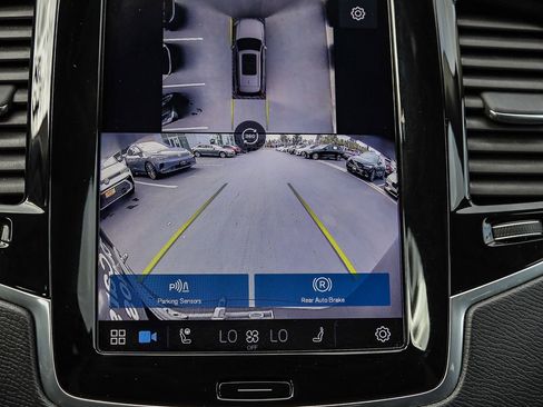 Used 2024 Volvo XC90 B6 Plus image 25