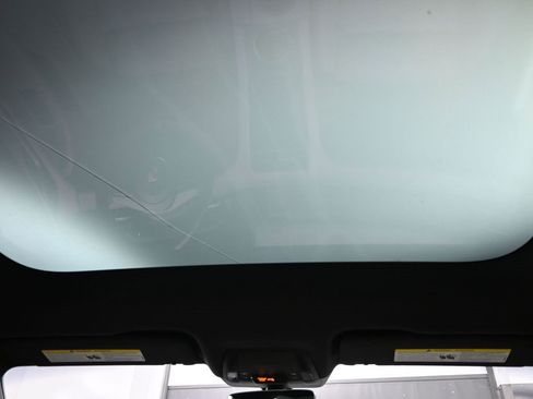 Used 2025 Porsche Taycan image 29