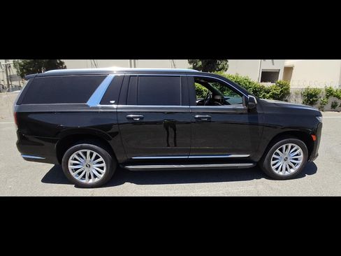 Used 2024 Cadillac Escalade ESV Luxury RWD image 12