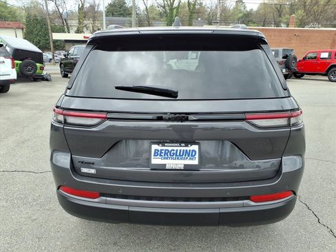 New 2026 Jeep Grand Cherokee Altitude AWD/4WD image 5