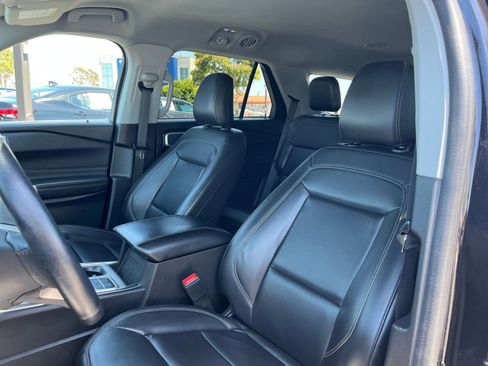 Used 2023 Ford Explorer XLT w/ Equipment Group 202A RWD image 28