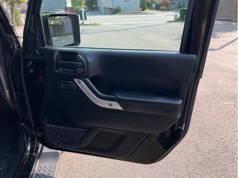 Used 2017 Jeep Wrangler Unlimited Sahara image 20