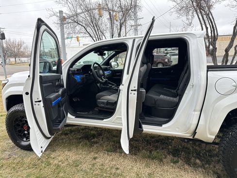 Used 2024 Toyota Tacoma TRD Sport image 21