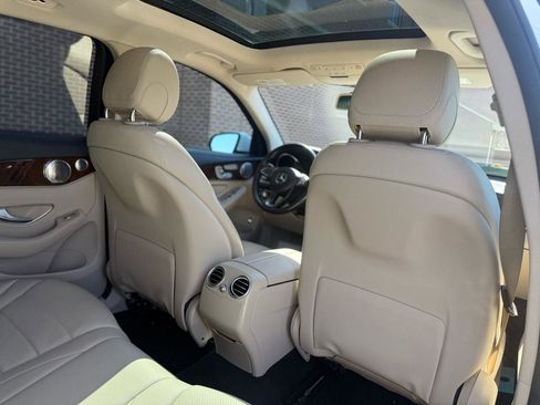 Used 2017 Mercedes-Benz GLC 300 4MATIC image 39