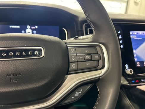 Used 2025 Jeep Wagoneer Series II w/ Premium Group I AWD/4WD image 20