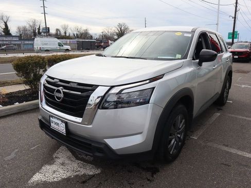Certified 2024 Nissan Pathfinder S image 9