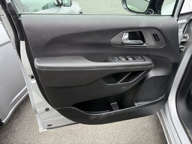 Used 2026 Chrysler Pacifica Select FWD image 18