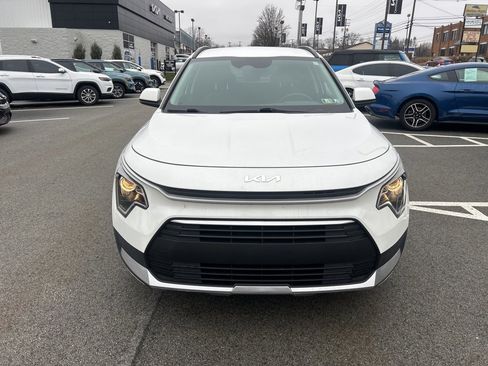 Certified 2023 Kia Niro LX image 2