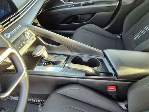 Used 2024 Hyundai Elantra SEL FWD image 22