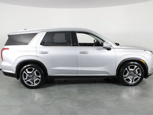 Used 2023 Hyundai Palisade Limited FWD image 12