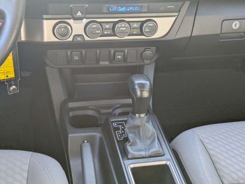 Used 2022 Toyota Tacoma SR AWD/4WD image 19