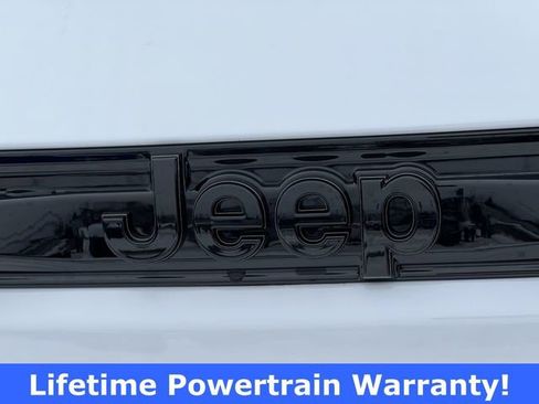 Used 2026 Jeep Grand Cherokee Altitude AWD/4WD image 11