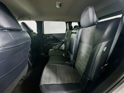 Used 2024 Mitsubishi Outlander SE Black Edition image 27