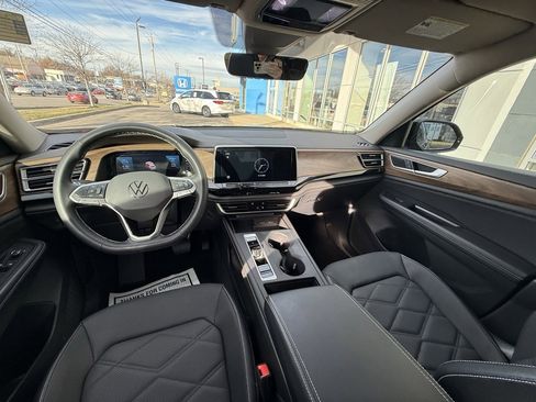 Used 2024 Volkswagen Atlas SE image 6