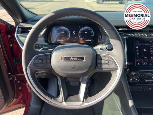 Certified 2025 Jeep Grand Cherokee L Laredo AWD/4WD image 11