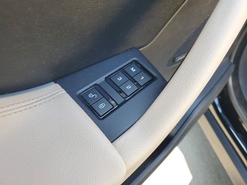 Used 2019 Jaguar F-PACE Premium image 18