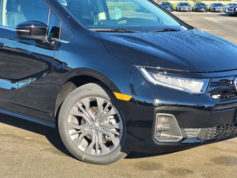 New 2026 Honda Odyssey Touring image 3