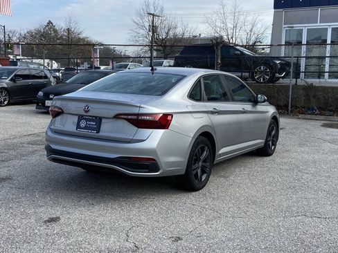 Used 2022 Volkswagen Jetta SE image 5