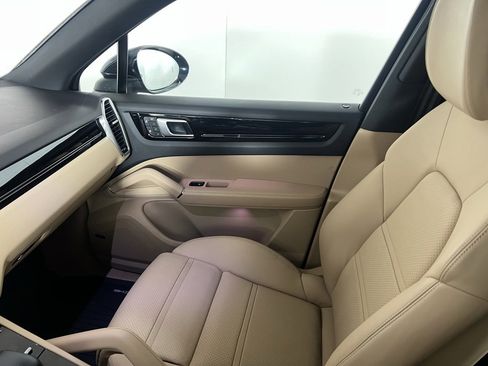 Certified 2022 Porsche Cayenne image 24