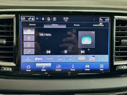 Used 2024 Chrysler Pacifica Touring-L FWD image 21