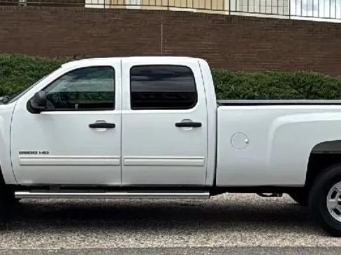 Used 2014 Chevrolet Silverado 2500 LT AWD/4WD image 2