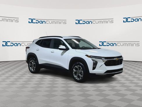 New 2026 Chevrolet Trax LT w/ LT Convenience Package image 2