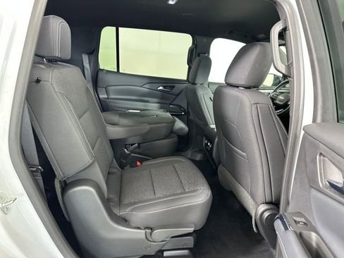 Used 2025 Chevrolet Traverse LT image 27