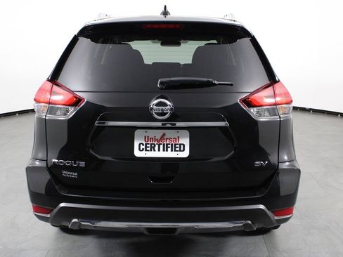 Used 2017 Nissan Rogue SV w/ SV Premium Package image 9