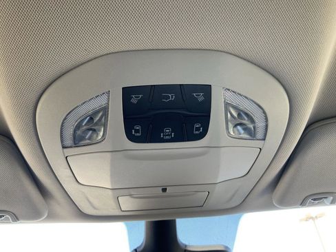 Used 2023 Chrysler Pacifica Touring-L image 50
