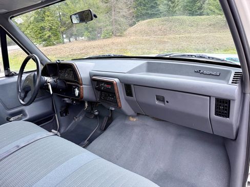 Used 1990 Ford F250 XL 2dr 4WD Standard Cab LB HD image 49