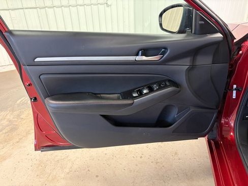 Used 2024 Nissan Altima 2.5 SR image 19