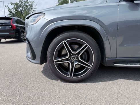 Used 2025 Mercedes-Benz GLS 450 4MATIC image 9