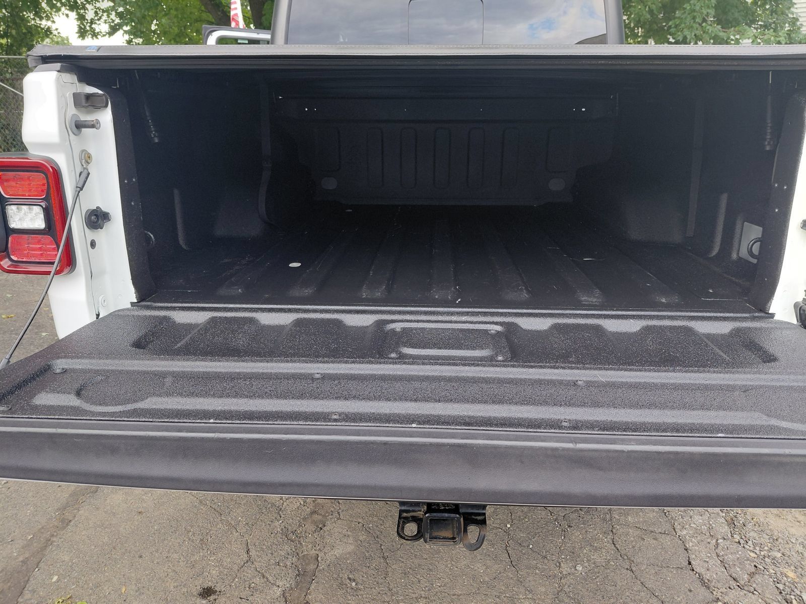 Used 2020 Jeep Gladiator Overland AWD/4WD image 16