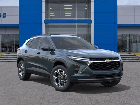 New 2026 Chevrolet Trax LT w/ Driver Confidence Package FWD image 7
