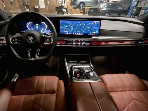 Certified 2025 BMW 760i xDrive w/ Executive Package image 15
