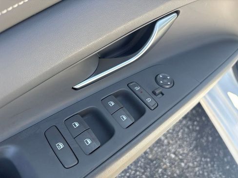 Certified 2025 Hyundai Elantra SEL FWD image 15