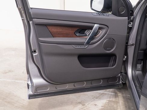 Used 2025 Land Rover Discovery Sport S image 12